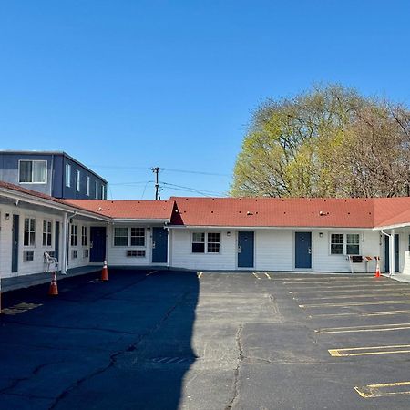 Chisholm'S Motor Inn Saugus Dış mekan fotoğraf