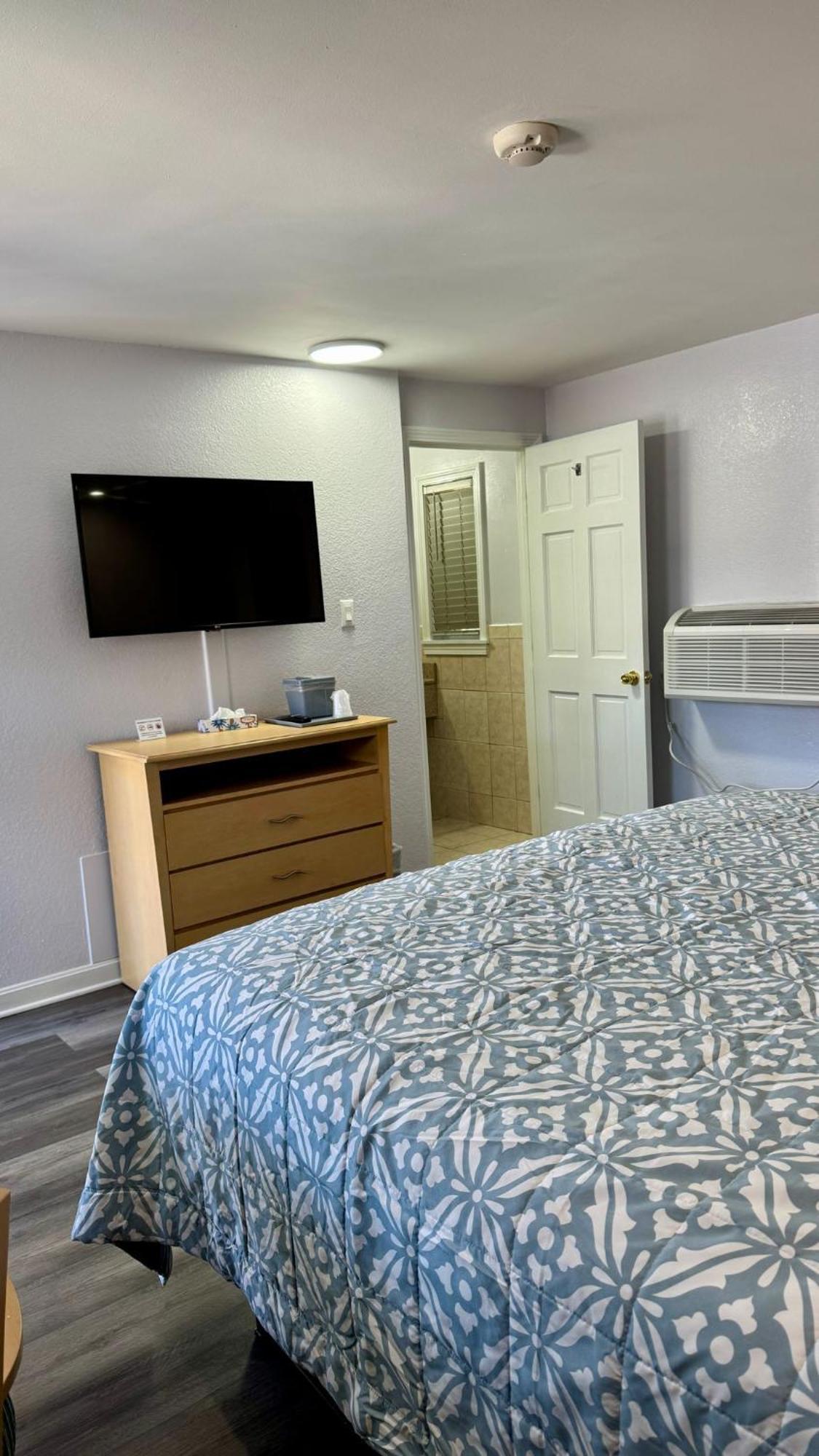 Chisholm'S Motor Inn Saugus Dış mekan fotoğraf