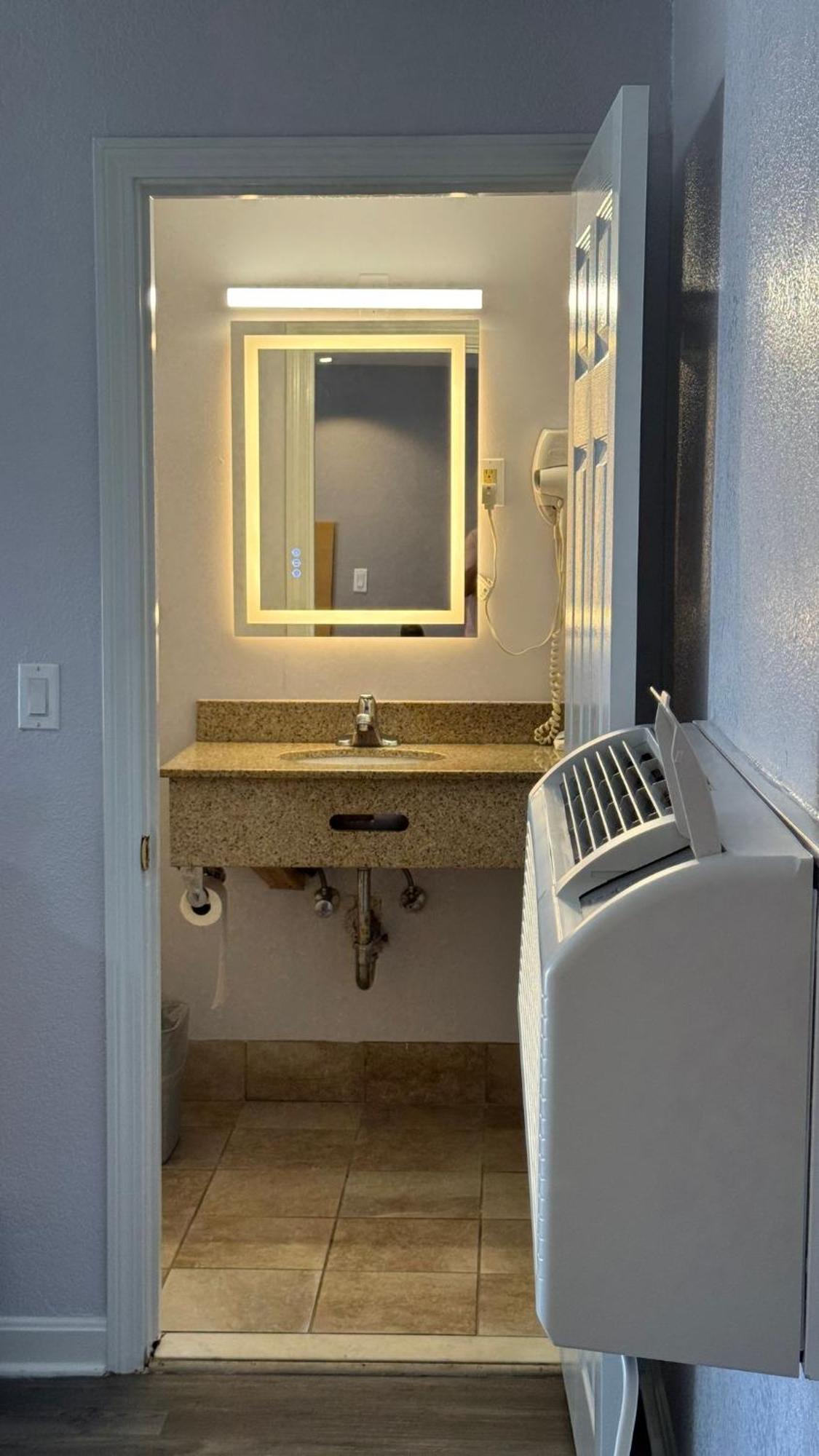 Chisholm'S Motor Inn Saugus Dış mekan fotoğraf