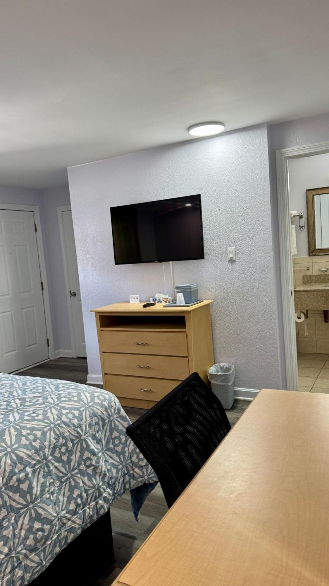 Chisholm'S Motor Inn Saugus Dış mekan fotoğraf