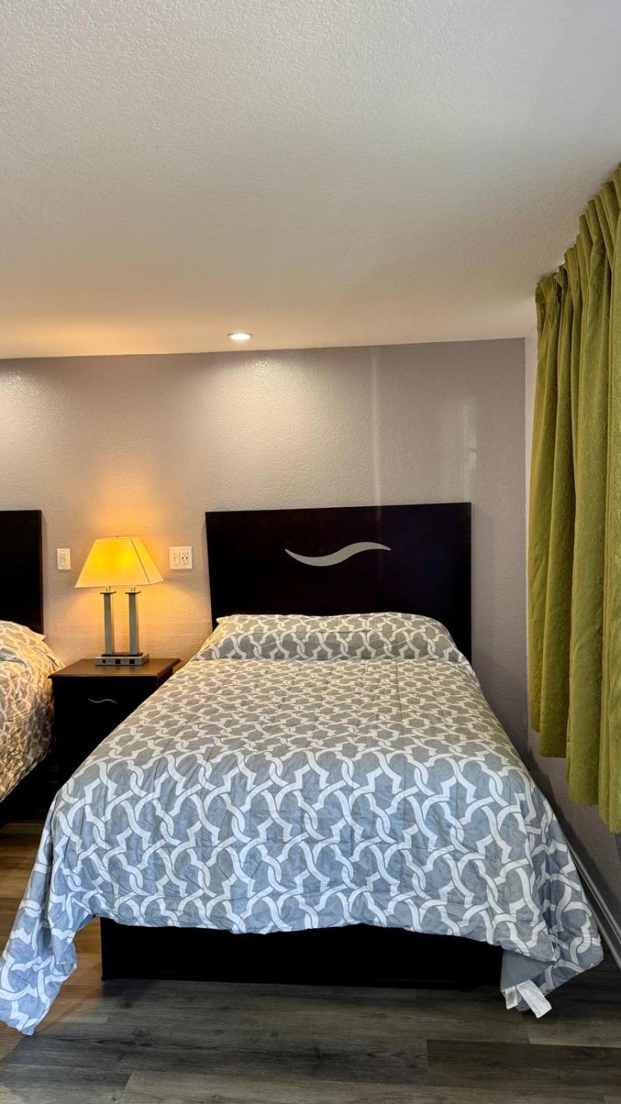 Chisholm'S Motor Inn Saugus Dış mekan fotoğraf