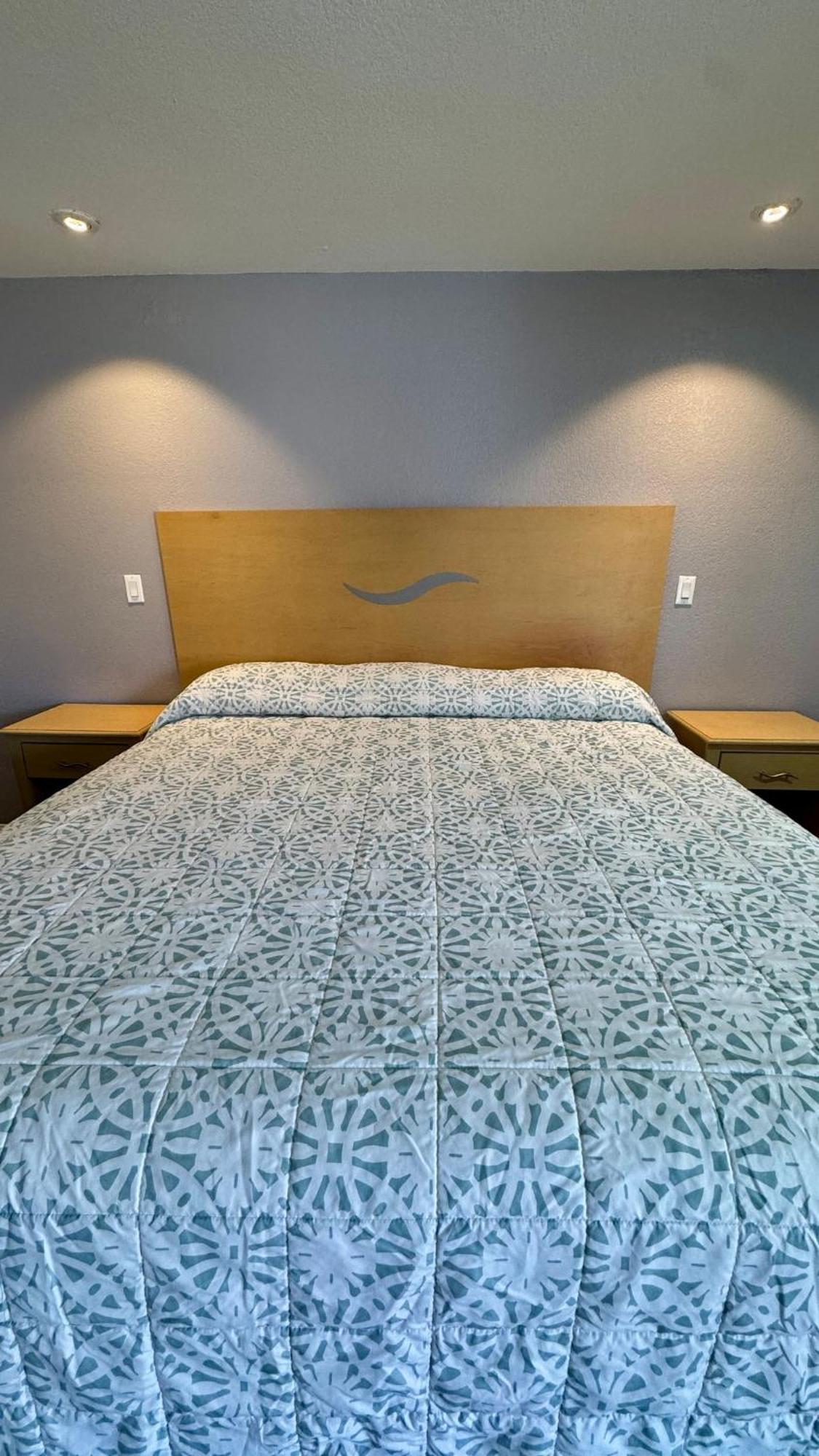 Chisholm'S Motor Inn Saugus Dış mekan fotoğraf