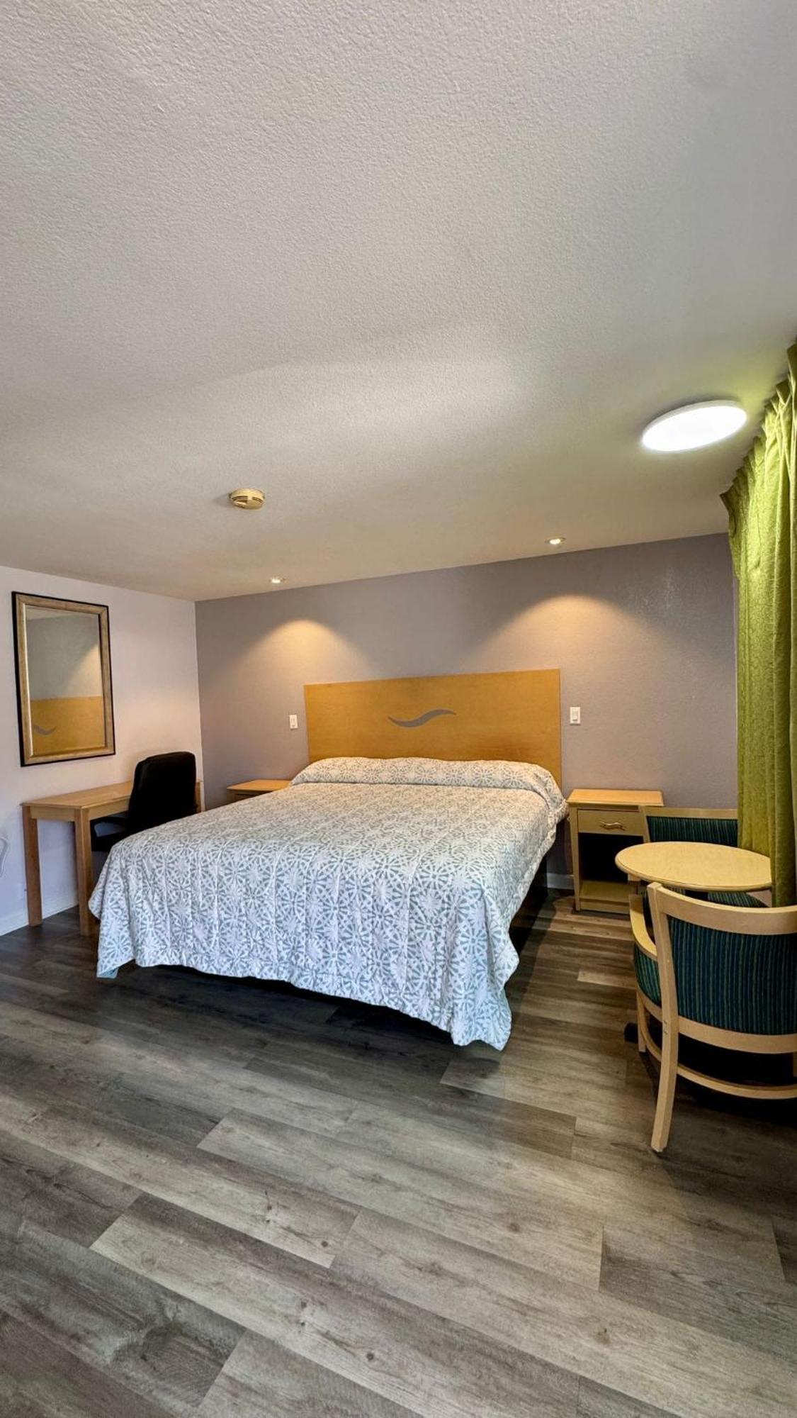 Chisholm'S Motor Inn Saugus Dış mekan fotoğraf