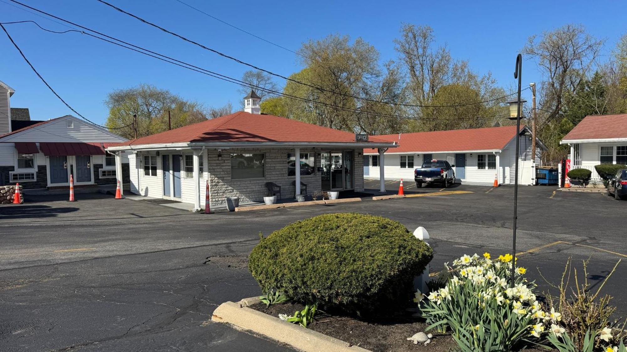 Chisholm'S Motor Inn Saugus Dış mekan fotoğraf