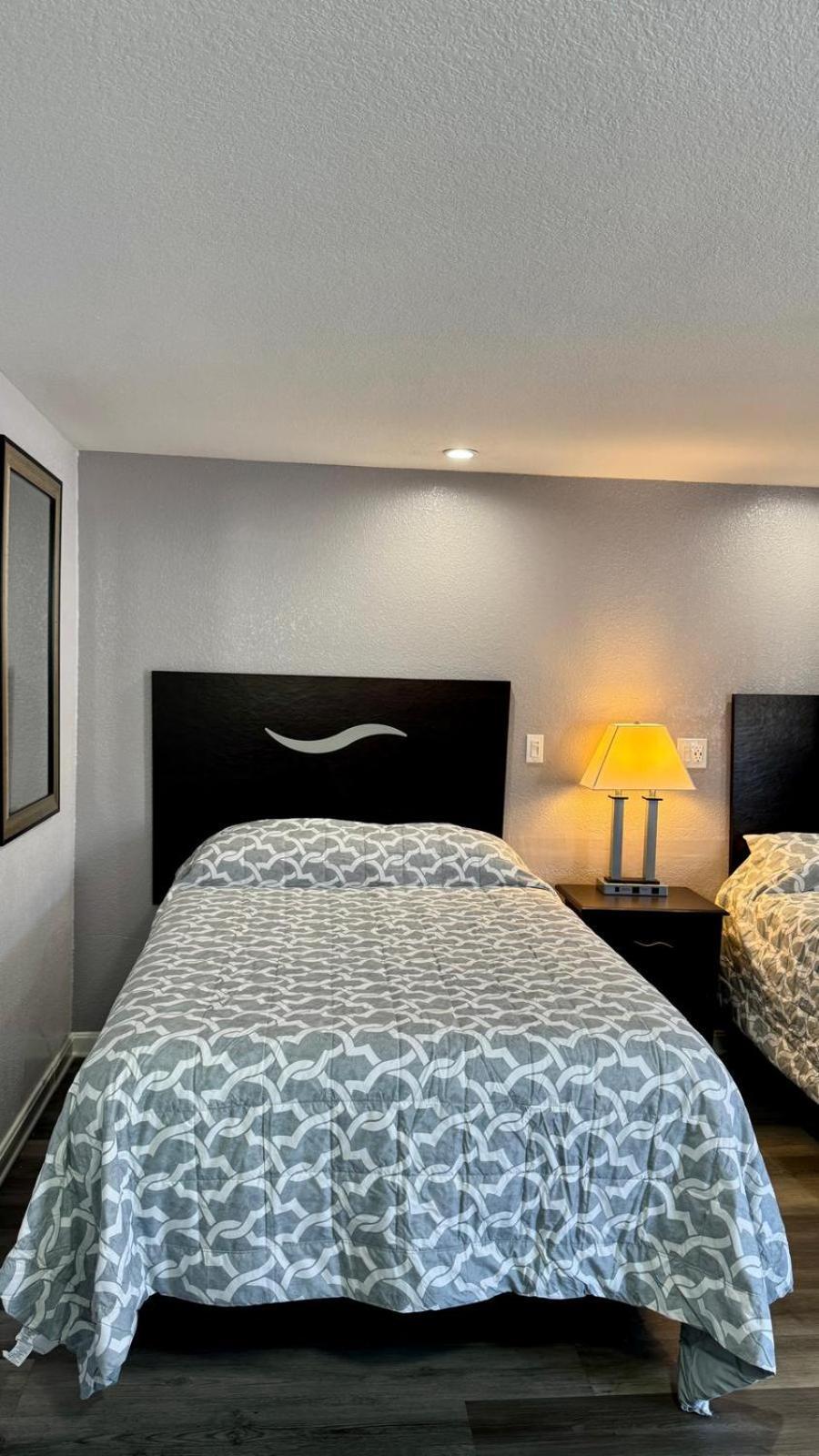 Chisholm'S Motor Inn Saugus Dış mekan fotoğraf