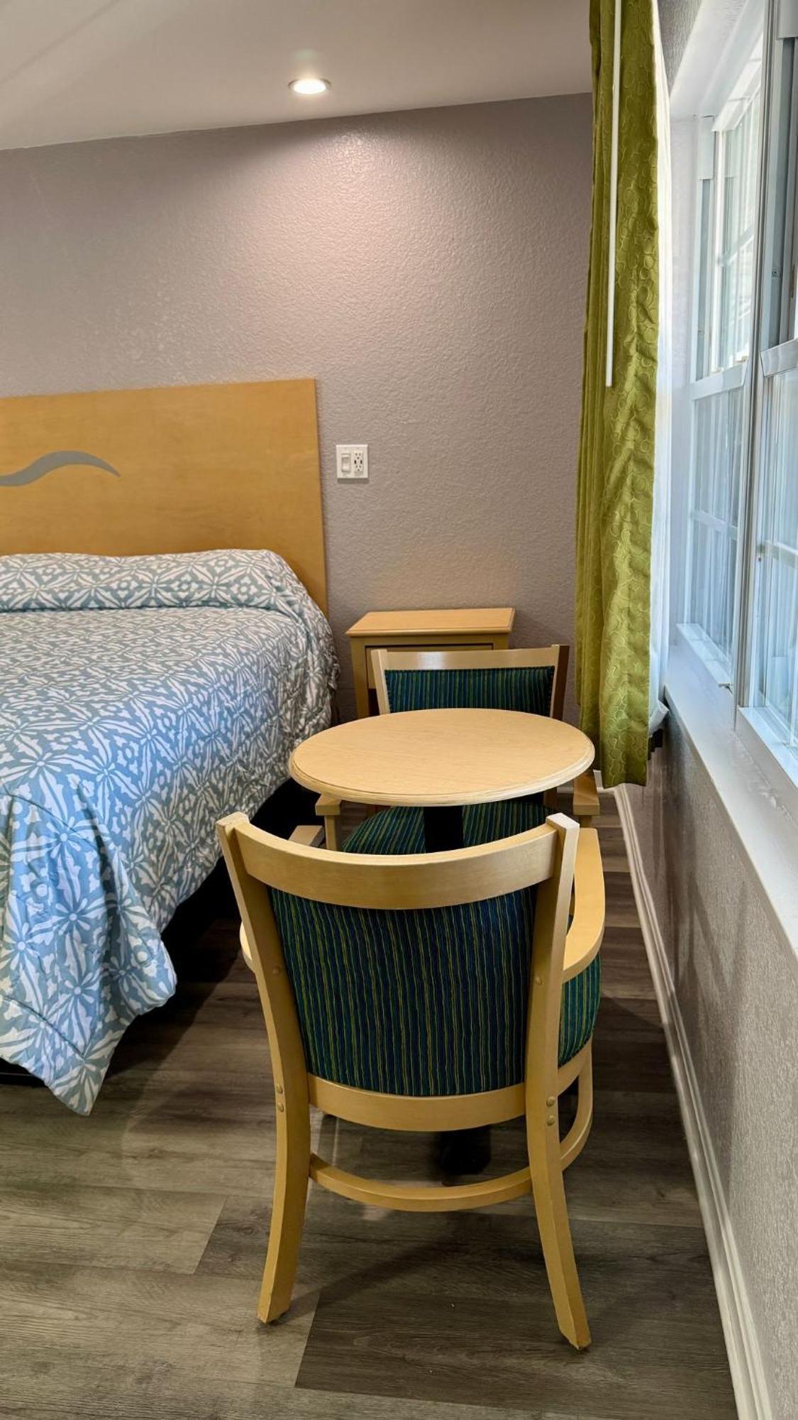 Chisholm'S Motor Inn Saugus Dış mekan fotoğraf