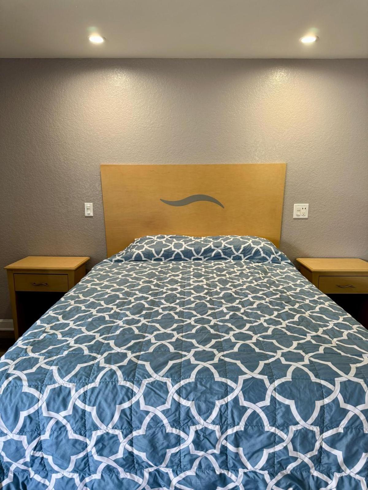 Chisholm'S Motor Inn Saugus Dış mekan fotoğraf