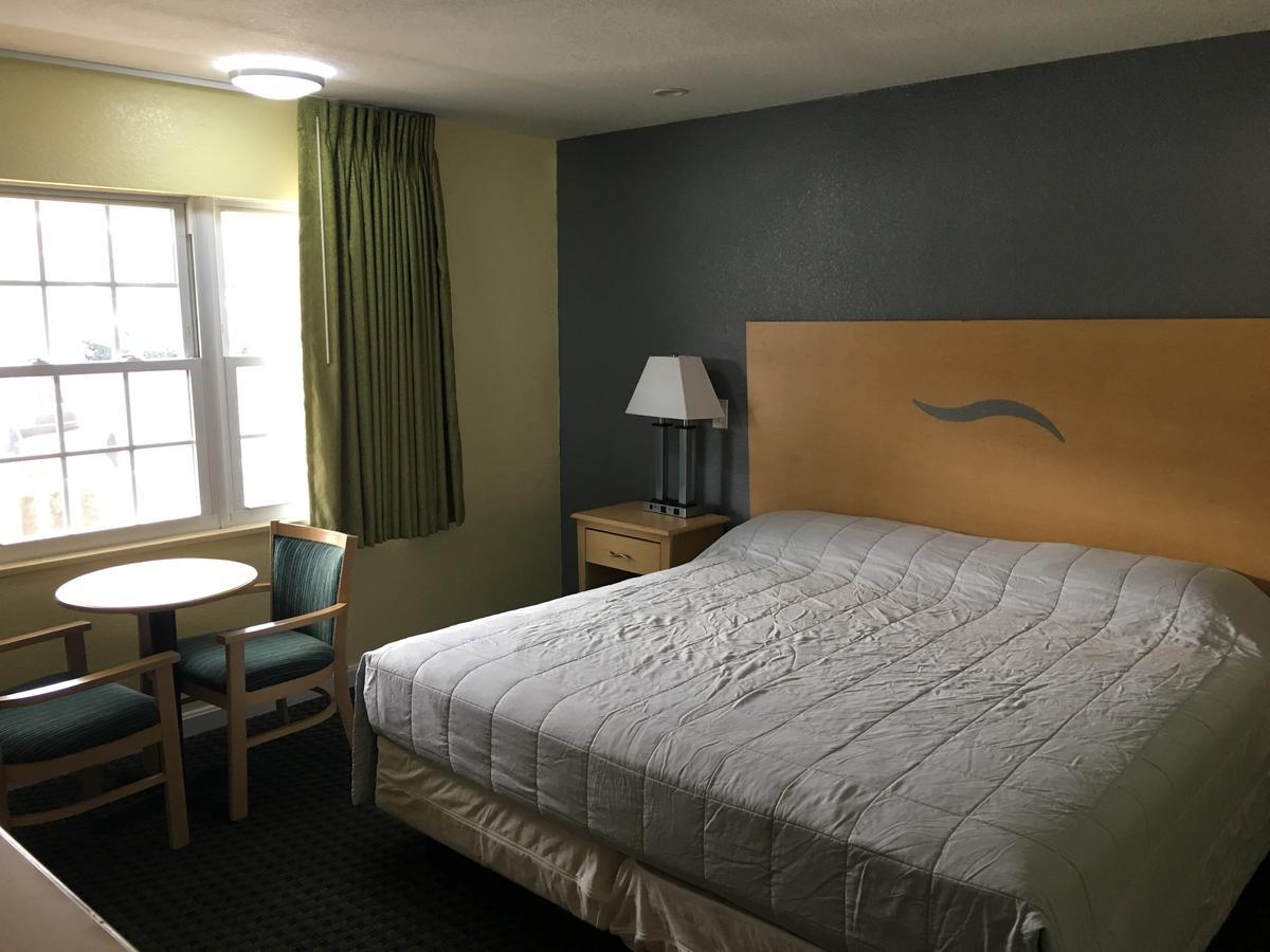 Chisholm'S Motor Inn Saugus Dış mekan fotoğraf