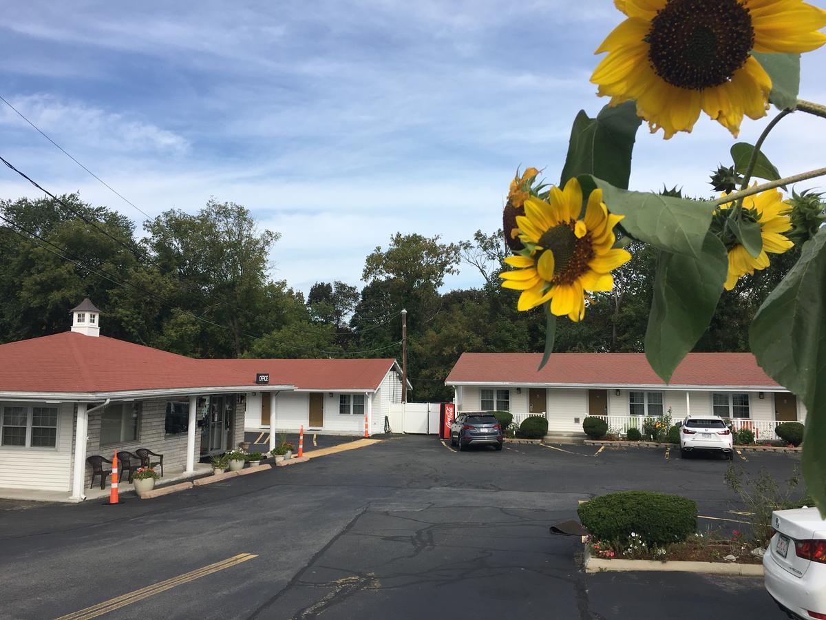 Chisholm'S Motor Inn Saugus Dış mekan fotoğraf