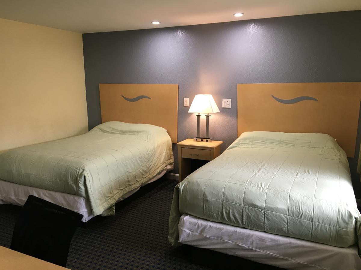 Chisholm'S Motor Inn Saugus Dış mekan fotoğraf