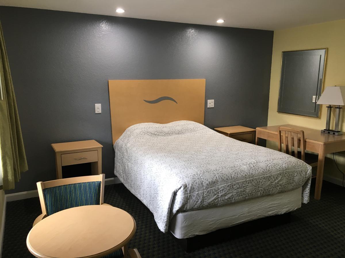 Chisholm'S Motor Inn Saugus Dış mekan fotoğraf