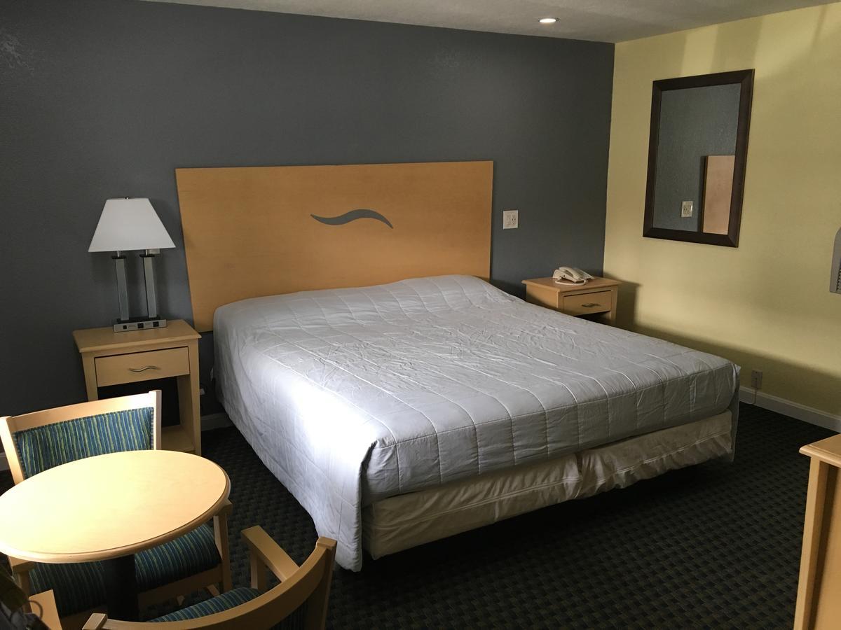 Chisholm'S Motor Inn Saugus Dış mekan fotoğraf