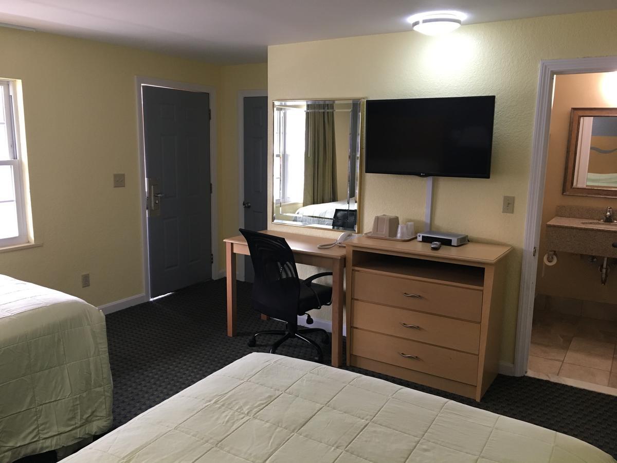 Chisholm'S Motor Inn Saugus Dış mekan fotoğraf