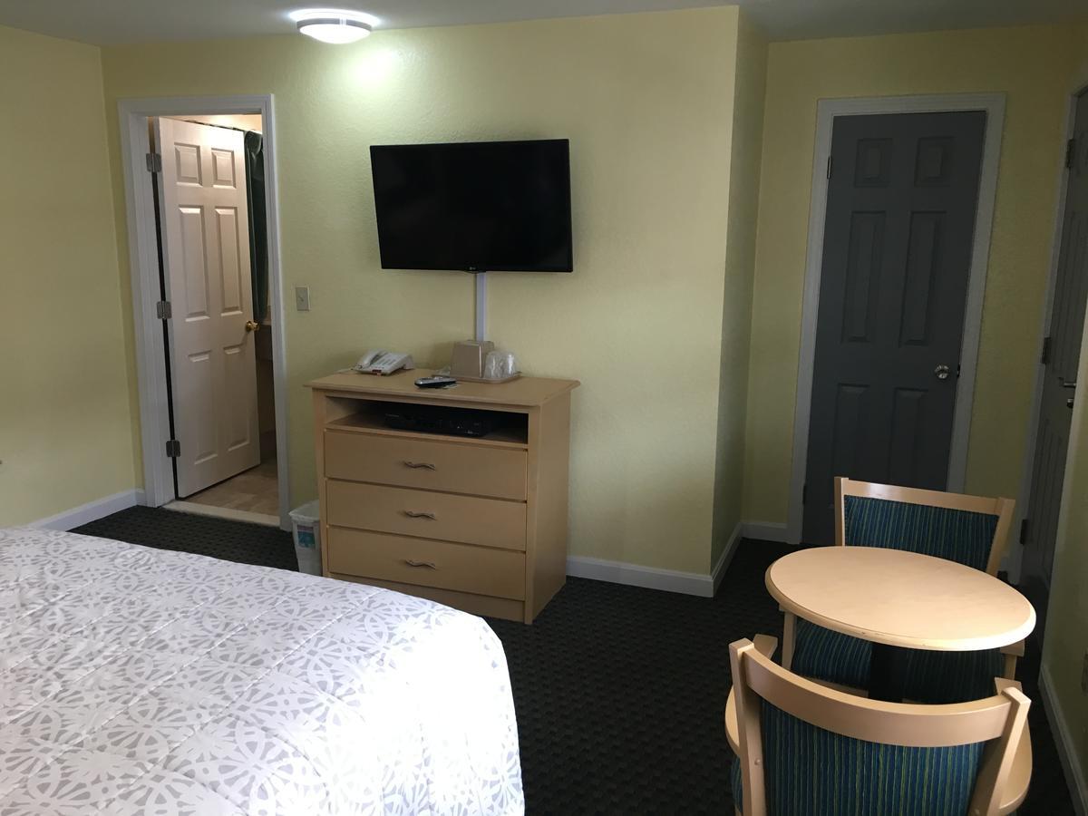 Chisholm'S Motor Inn Saugus Dış mekan fotoğraf