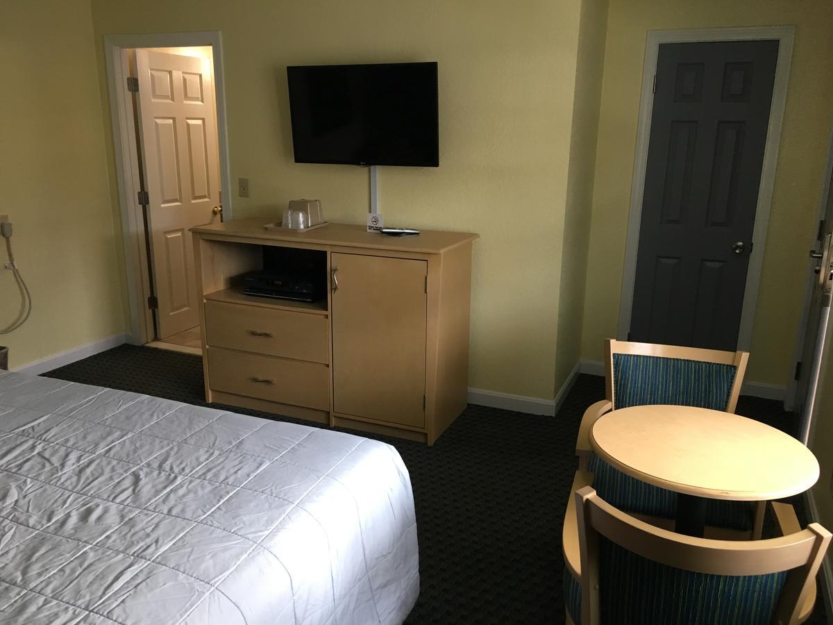 Chisholm'S Motor Inn Saugus Dış mekan fotoğraf