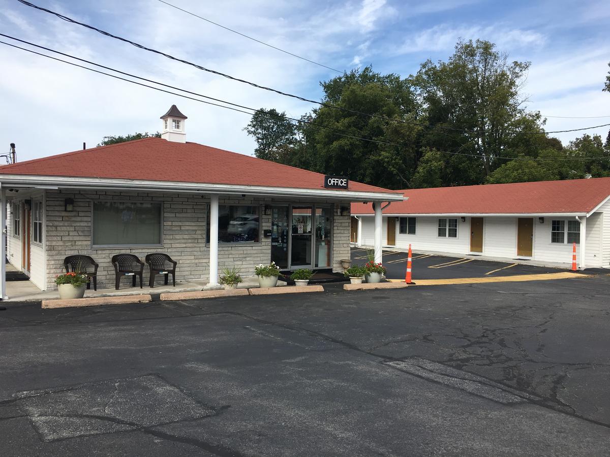 Chisholm'S Motor Inn Saugus Dış mekan fotoğraf