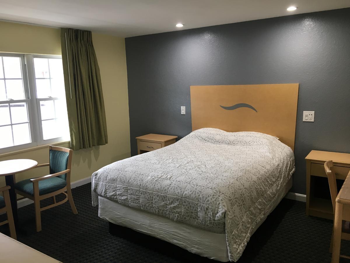 Chisholm'S Motor Inn Saugus Dış mekan fotoğraf