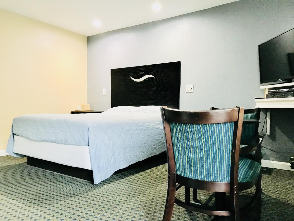 Chisholm'S Motor Inn Saugus Dış mekan fotoğraf